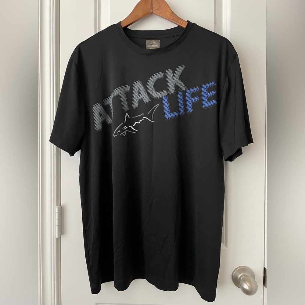 GREG NORMAN Men’s Shark Attacks Black T-shirt. Size L